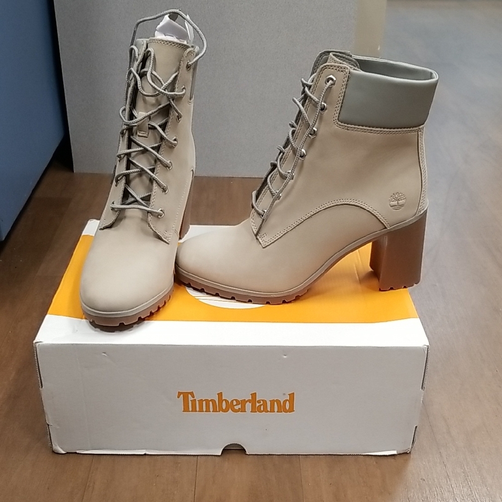 Timberland Light Taupe Nubuck Heeled Boots with Padded Collar